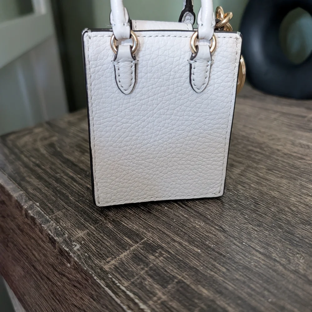 Coach elegant compact